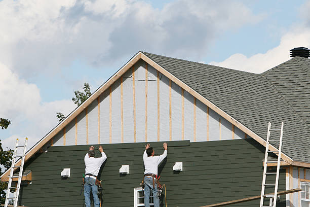 Professional Vinyl Siding technician working in Mount Pleasant, OH